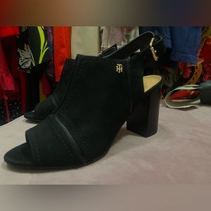 Black Tommy Hilfiger pumps. Never used.